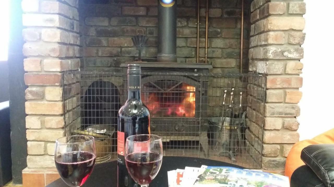 Welsh Row House Apartment Llandegla Luaran gambar