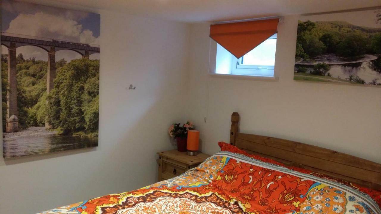Welsh Row House Apartment Llandegla Luaran gambar