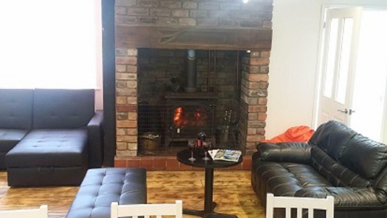 Welsh Row House Apartment Llandegla Luaran gambar